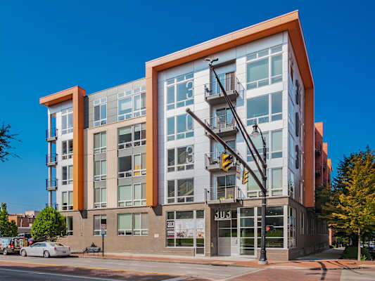 303 Front St property
